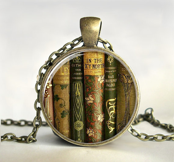Collar de libros de biblioteca - Vintage Fashion Library reseña y precio