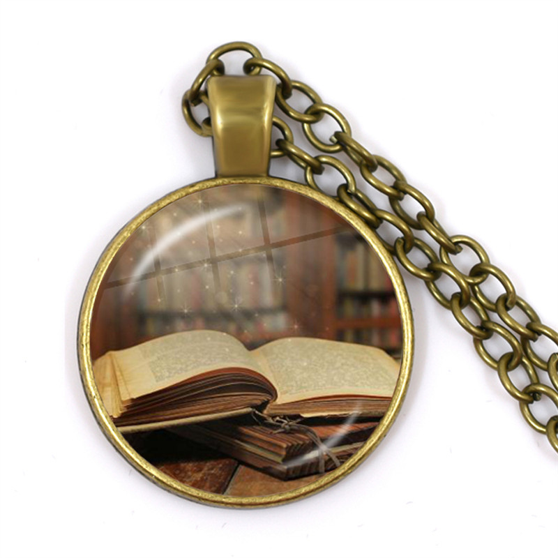 Collar de libro antiguo Vintag - Vintage Fashion Library reseña y precio